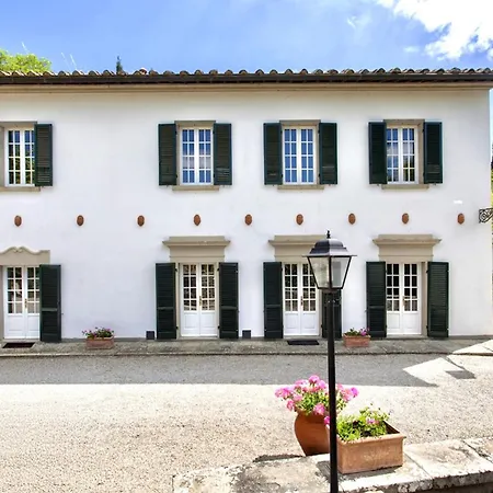 Villa Prestigious With Shared Panoramic Swimming Pool In Cortona