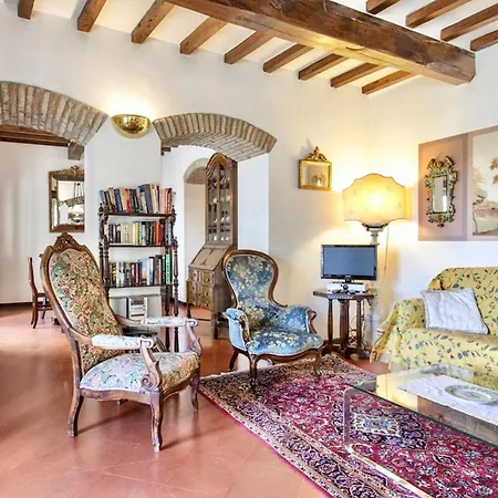 Prestigious With Shared Panoramic Swimming Pool In Cortona