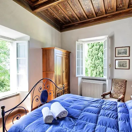 Villa Prestigious With Shared Panoramic Swimming Pool In Cortona