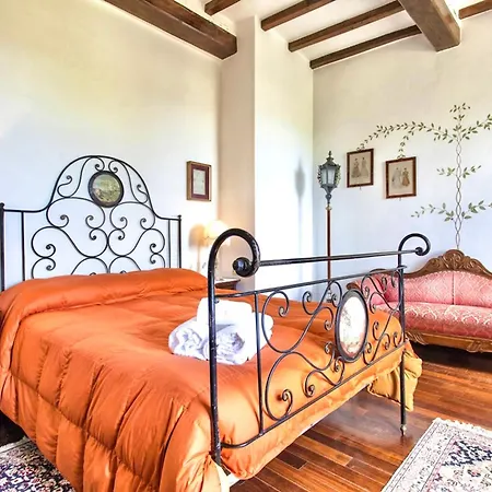 Villa Prestigious With Shared Panoramic Swimming Pool In Cortona