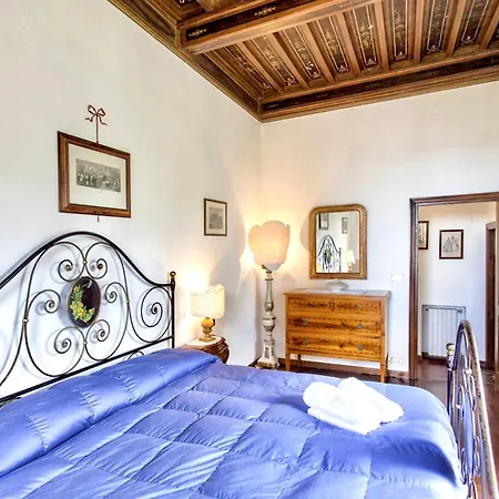Villa Prestigious With Shared Panoramic Swimming Pool In Cortona