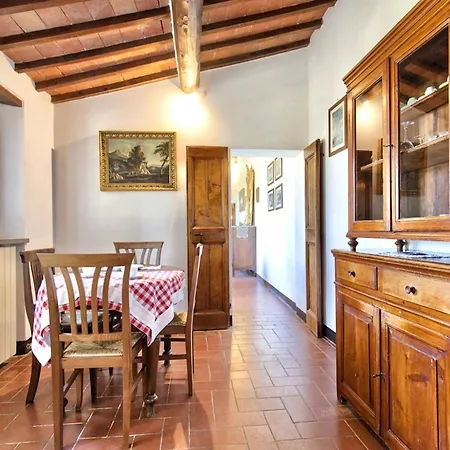Prestigious With Shared Panoramic Swimming Pool In Cortona