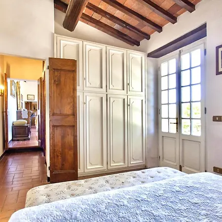 Prestigious With Shared Panoramic Swimming Pool In * Cortona