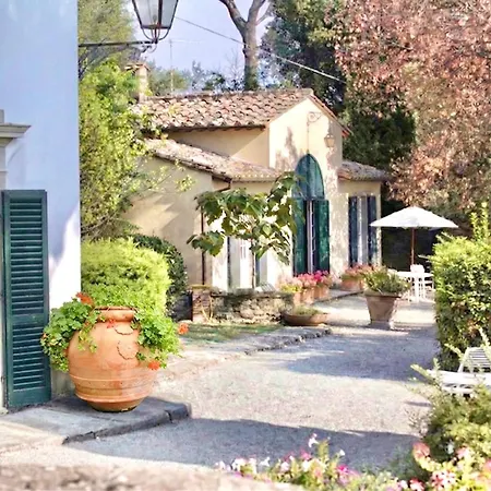 Prestigious With Shared Panoramic Swimming Pool In Cortona