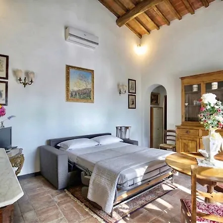 Prestigious With Shared Panoramic Swimming Pool In Cortona